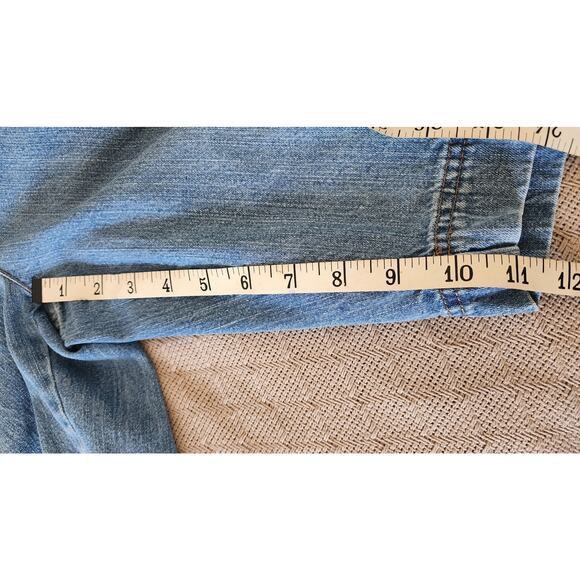 CJ Banks 5 pocket Light Wash Knee Length Bermuda Style Shorts Women's Size 4 - Picture 6 of 8